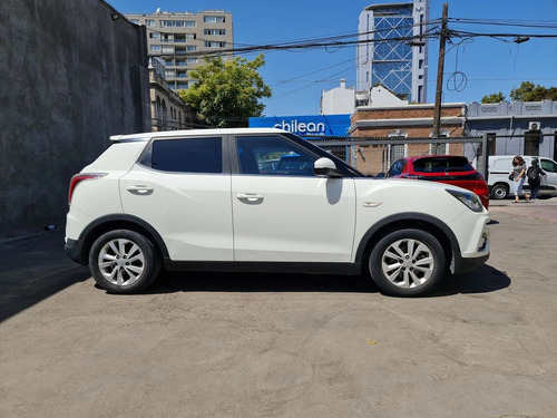SsangYong Tivoli TX1011 GAS 4x2 MT