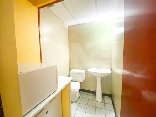 Venta Oficina  Metro P. Valdivia  2 Priv 2 Baños