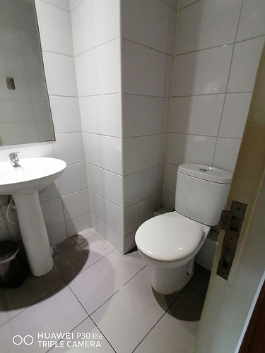 Oficina Arriendo Av La Dehesa/ Portal La Dehesa