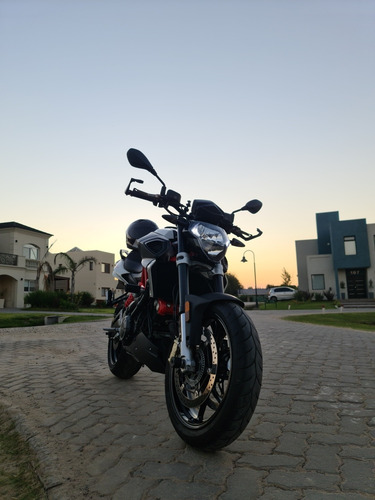 Imagen 3 de 16 de Aprilia Shiver 900 + Akrapovic