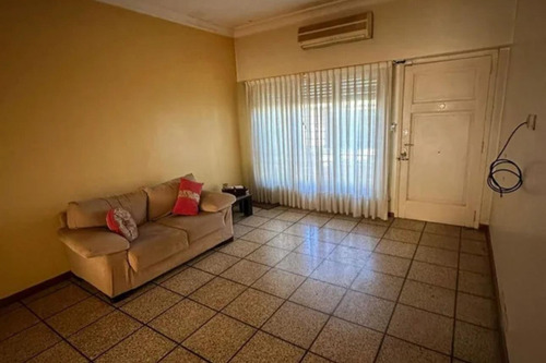 Casa En Venta - 2 Dormitorios 2 Baños - Cochera - 160mts2 - Morón