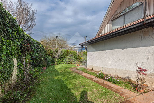 Casa En Venta De 5 Dorm. Con Piscina En Las Condes