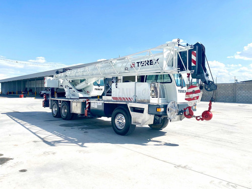 Imagen 5 de 15 de Grua Titan Sobre Camion Terex T340 Para 40 Toneladas
