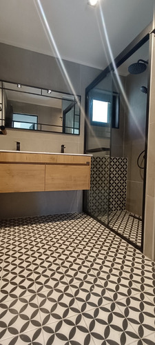 Moderna Casa Latadía. Remodelada 3 Dorm. + 2 Bañ. + 2 Estac.