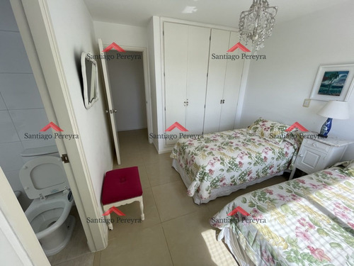 Imagen 17 de 25 de Amplio Apartamento De 3 Dormitorios + Dependencia A 100 Metros Del Mar