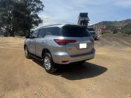 Toyota Fortuner Srv