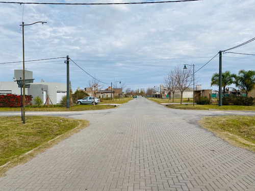 Terreno En Barrio Las Tardes Roldan - Escriturado Entrega Inmediata