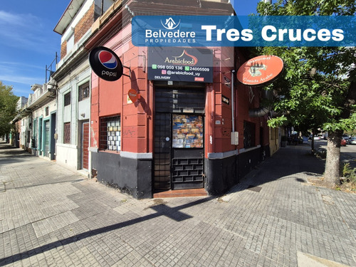 Local Comercial Hocquart Y Duvimioso Terra A Una Cuadra De Blvr Gral Artigas Tres Cruces.-