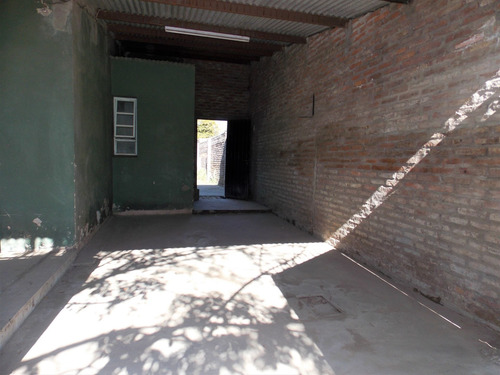 Casa 2 Dormitorios Y Cochera En Barrio Punta Norte