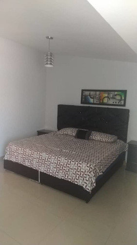 Imagen 2 de 14 de Hermoso Townhouse Totalmente Remodelado De Oportunidad