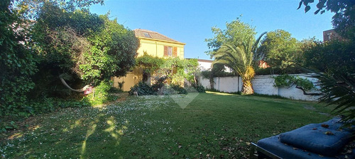 Casa En Venta De 5 Dorm. En Ñuñoa