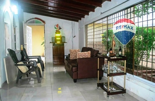 Imagen 2 de 12 de Casa Y Locales Urbnizacion San Miguel A Pie Av. Cancamure