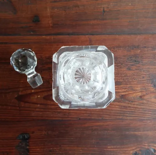 Licorera De Cristal Tallado (Usado)