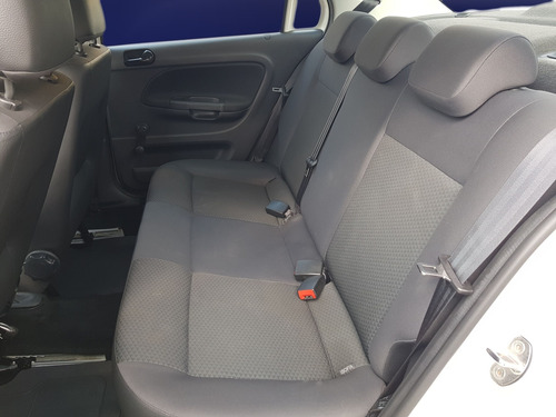 Volkswagen Voyage 1.0 MPI (Flex)