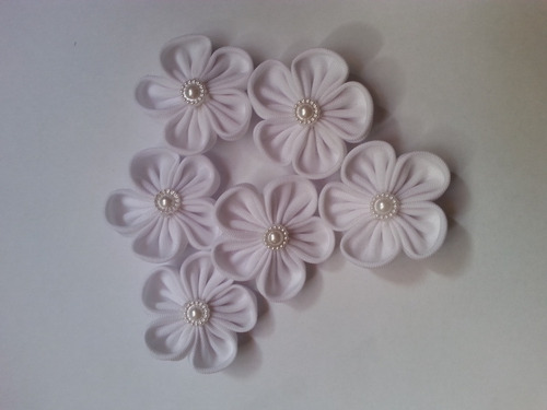 Imagen 2 de 4 de Lindas Flores En Tela