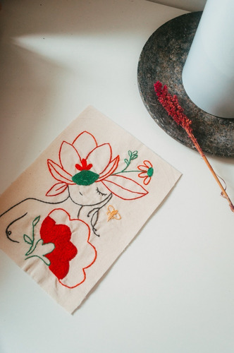 Imagem 4 de 6 de Panô Bordado A Mão | Estampa Quadro Flora