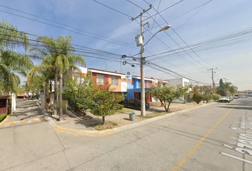 Casa En Venta En Parques De Tesistan Jalisco. Sh05