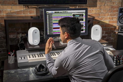 Jbl 104-bt Professional 1 Series Con Bluetooth, Monitores