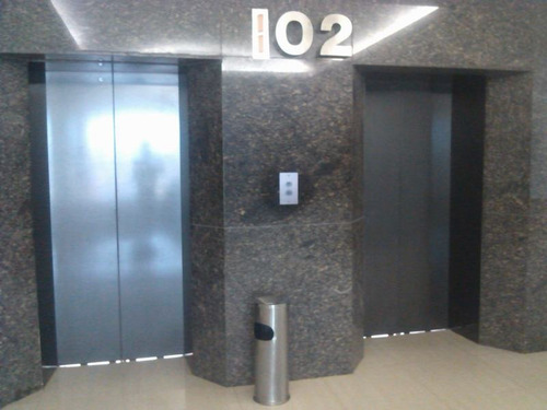 Oficina En Alquiler En Ccp, Av. Alirio Ugarte Pelayo