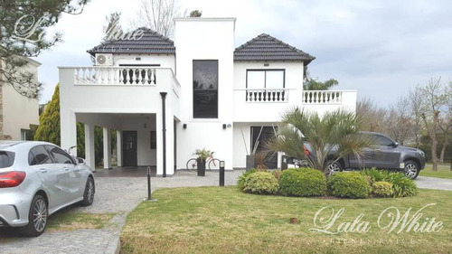 Venta - Casa Amoblada En El Lauquen