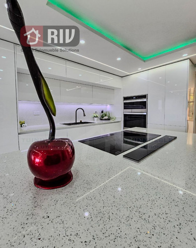 Venta- Espectacular Y Apmplio Apartamento Ubicado En Caribe, Estado La Guaira