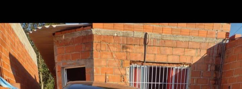 Casa Ampla Terreno 7x25 Com 110 Metros De Área Construída.