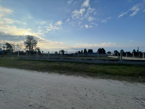 Hermoso Terreno Nivelado, Bien Delimitado, Y Pronto Para Edificar