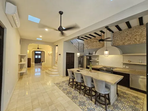 ¡a Un Paso De Paseo De Montejo! Casa Remodelada En Venta En El Centro De Mérida