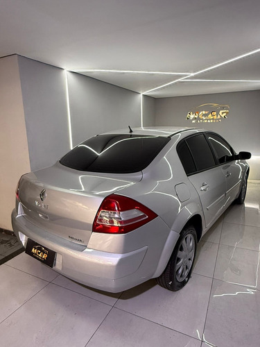 Renault Megane 1.6 Dynamique Hi-flex 4p