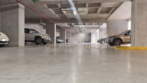 Oficina En Renta En Level, Jurica, Frente A Antea, En Piso 2