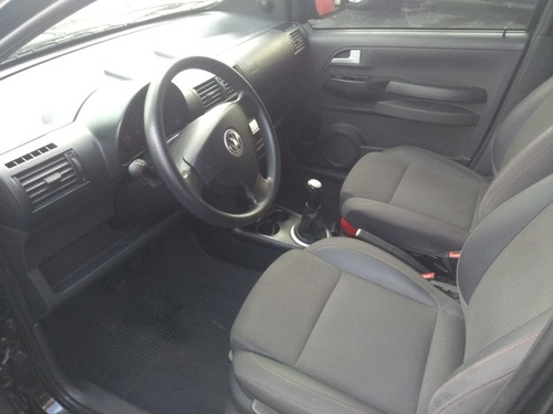 Imagem 8 de 11 de Volkswagen Fox Black City 1.0 Mi Total Flex 8v