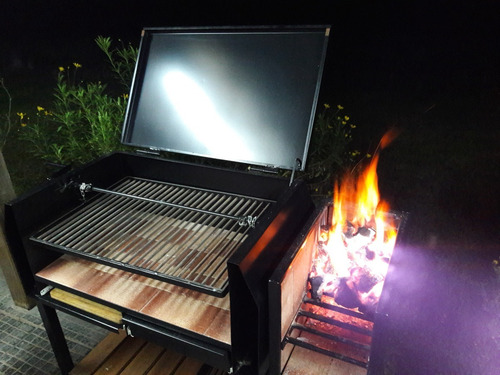 Parrilla Portátil Pucara Kutral Con Fogonero / Base / Ruedas