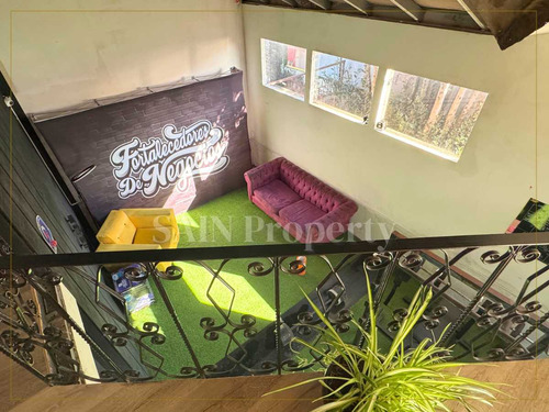 Casa Con Patio Y Gran Bodega (103650)
