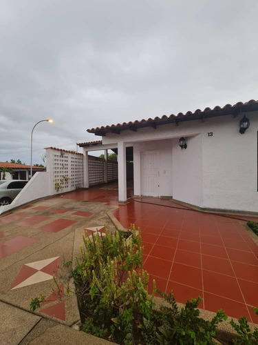 Imagen 1 de 22 de Casa En Residencias La Esmeralda, Villa Africana, Puerto Ordaz