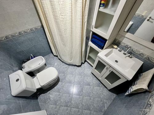 Comodisima E Impecable Casa En Munro Con Ingreso Por Dos Calles, Patio Y Terraza.