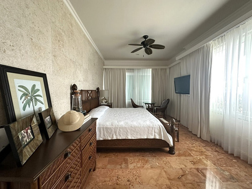 Departamento En Venta En Cancún En Residencial Del Mar Con Alberca Privada: