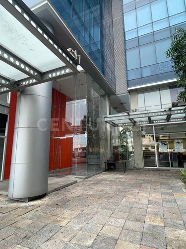 Venta De Consultorio De 4 Espacios, Excelente Ubicación Y Seguridad