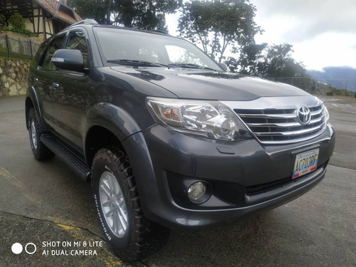 Imagen 6 de 12 de Toyota Fortuner 4x4