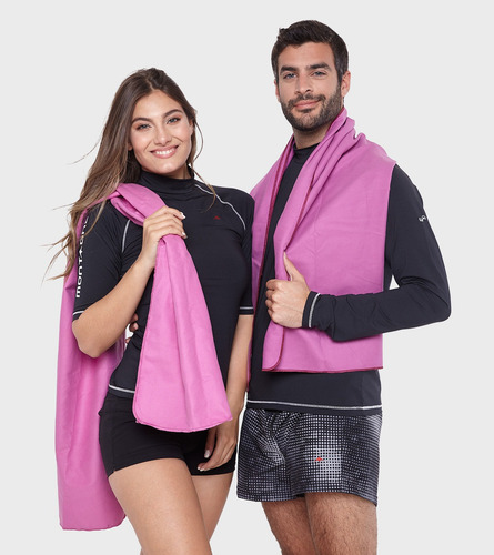 Toallón Montagne Secado Rápido Soft Towel Grande Color Fucsia-magenta Liso