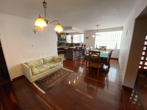 Imagen 17 de 30 de Casa_en_venta_en_caracas_en_santa-sofia_ Rah-21-17668 Orlando Figueira 04125535289/04242942992