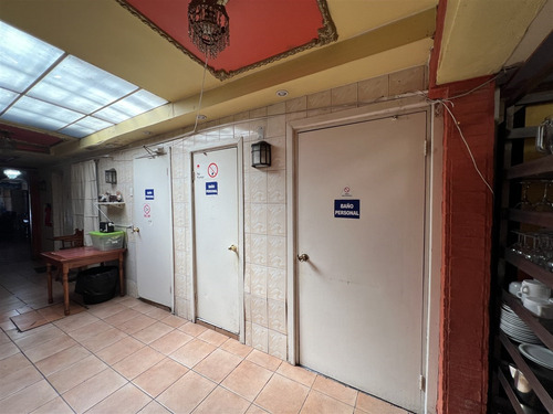 Local Restaurant Sobre V. Mackenna,incluye Derecho De Llaves
