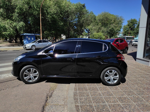 Peugeot 208 Feline Pack Cuir