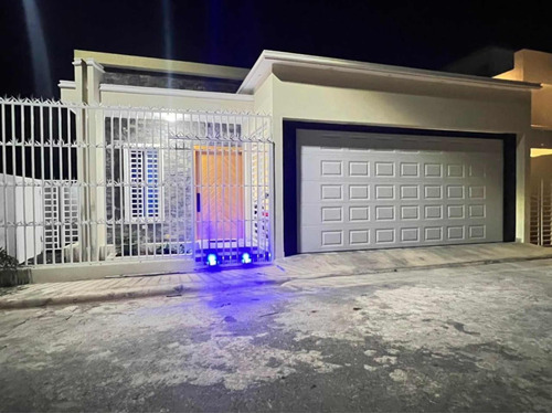 Casa Amueblada Ubicada En El Residencial Los Lirios, La Roma