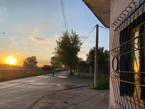 Imagen 8 de 12 de Galpón Con Dos Departamentos En Venta