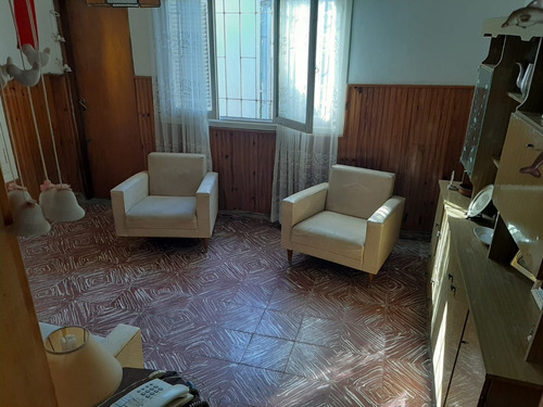 Imagen 4 de 9 de Casa 3 Ambientes Con Jardin Sobre Lote De 200 M2 A Reciclar
