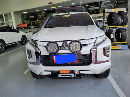 Mitsubishi L200 2.4 Triton Sport Hpe Cab. Dupla 4x4 Aut. 4p 6 marchas