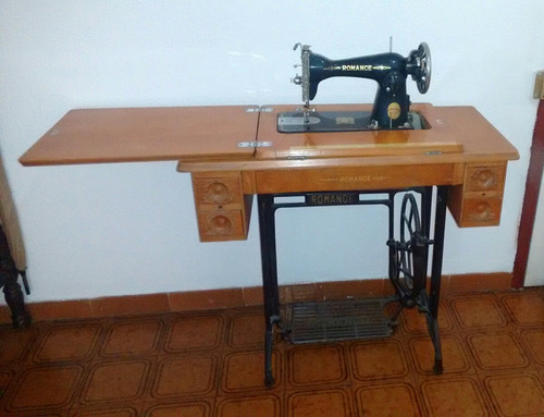 Maquina De Coser Antigua.
