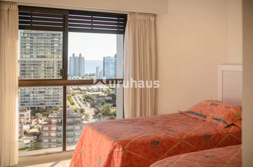 Alquiler Apartamento Tres Dormitorios Punta Del Este Playa Brava Edificio Torre Cristal