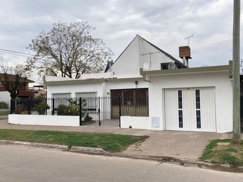 Casa En Venta De 2 Dormitorios C/ Cochera En Pontevedra