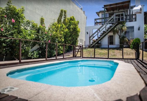 Casa De 4 Dormitorios Con Piscina En Manantiales